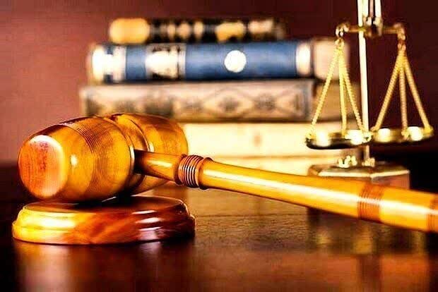 چرا با افرادی که به مسئولان مذاکرات توهین میکنند و تهمت میزنند برخورد قانونی نمیشود؟
