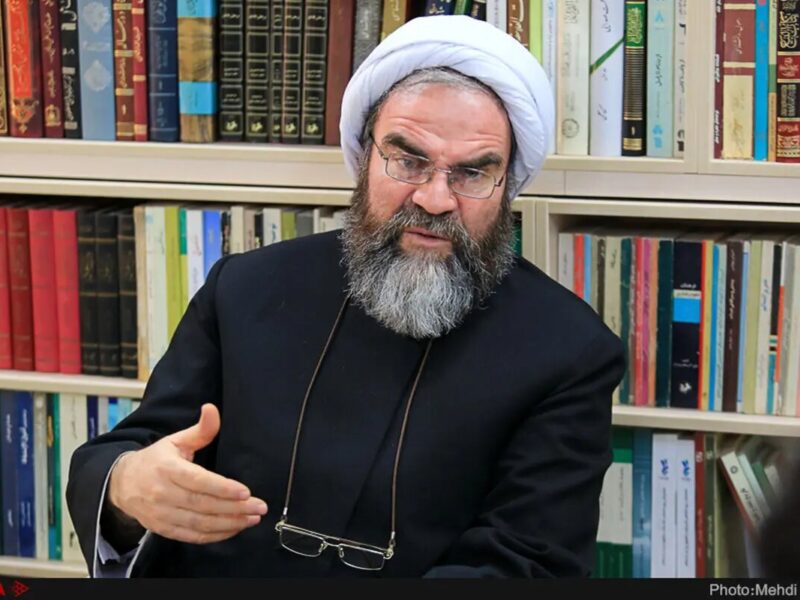 در عین حال که دفاع می کنیم باید به راه حل دیگری غیر از جنگ هم فکر کرد