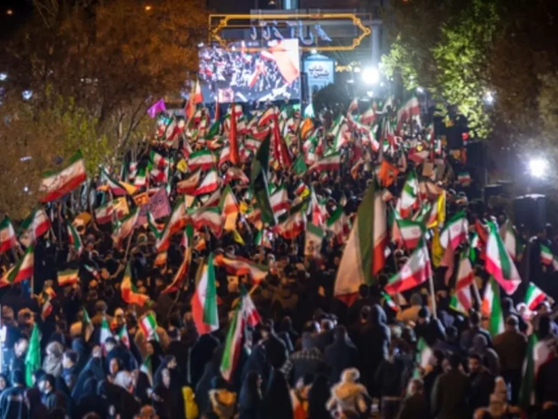 اگر نظر دیگری درباره مذاکرات دارید به مسئولان منتقل کنید؛ به تجمعات شبانه نکشانید