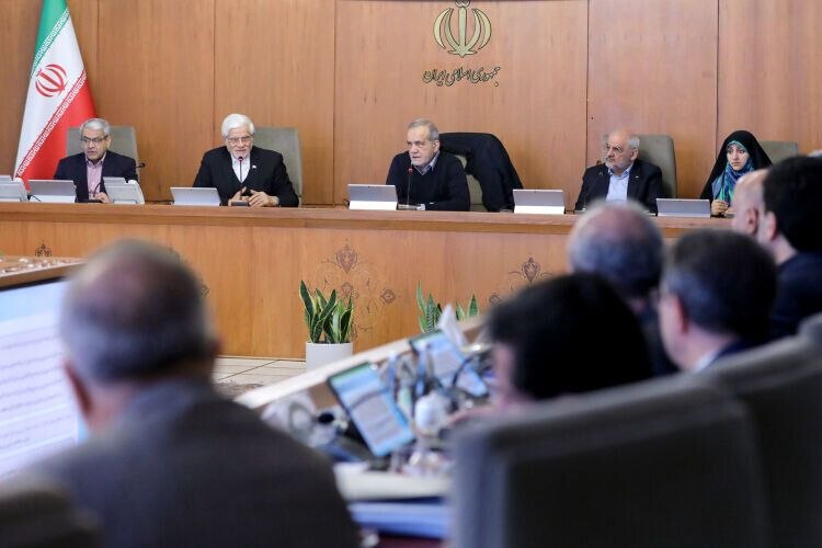 ضعف و کمبود هست اما منتقدان به جای القای یأس، ترس و شک باید به جامعه امید بدهند