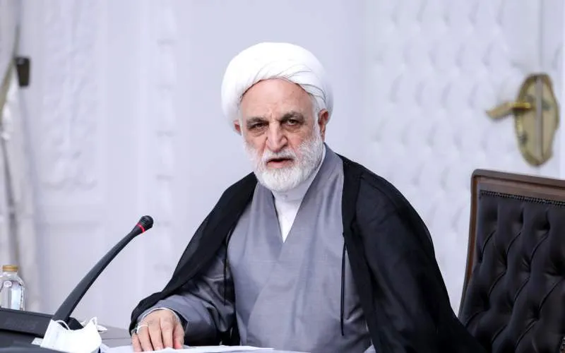 گاهی برخی افراد از روی غفلت حرف‌هایی می‌زنند که بدون‌تردید این حرف‌ها دشمن را خوشحال می‌کند