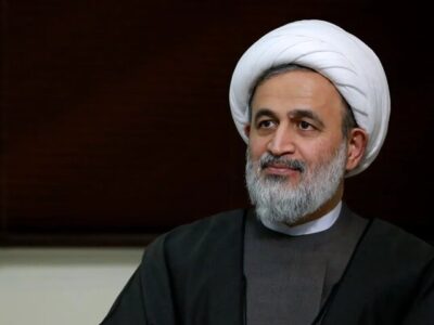 حرفهای بی منطق و خلاف شرع می زنند و بهانه به دست دشمن می دهند
