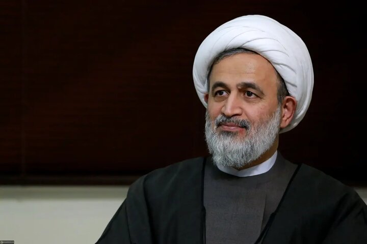 پناهیان و امثال او حرف‌های بی‌منطق و خلاف شرع می‌زنند و بهانه به دست دشمن می‌دهند