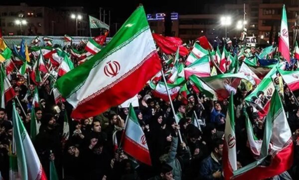 دشمن نه می خواهد تجمعات خیابانی تعطیل شود و نه می خواهد بی اثر باشند بلکه می خواهد جهت آن را به سمت اختلاف افکنی ببرد