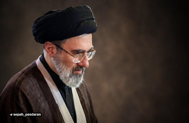 رسانههای به اصطلاح انقلابی و کانالهای ایتایی انواع تهمتها را به مسئولین ارشد می زنند | رهبری مجبور شدند به تندروی ها واکنش نشان دهند