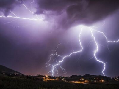 رگبار، رعد و برق و وزش باد در گیلان ادامه دارد