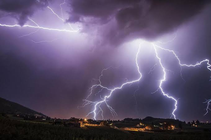رگبار، رعد و برق و وزش باد در گیلان ادامه دارد